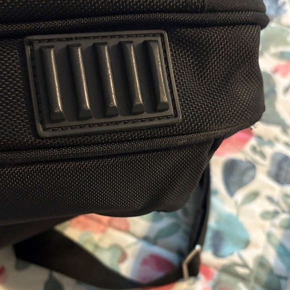 Dell Professional Black Laptop Messenger Bag - Picture 9 of 12